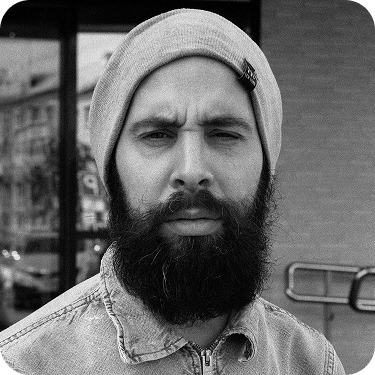 Артист Олег Легкий — партнёр embers.digital